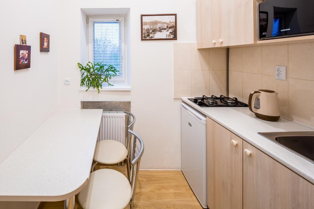 Apartment On Khmelnytskogo Street Львів Екстер'єр фото