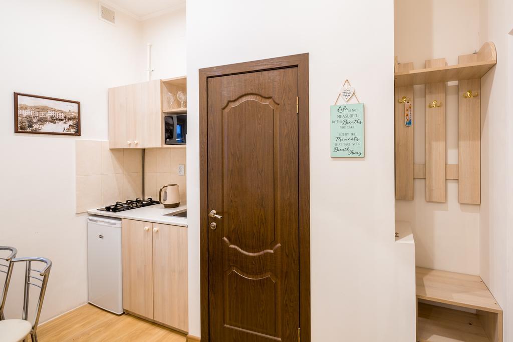 Apartment On Khmelnytskogo Street Львів Екстер'єр фото