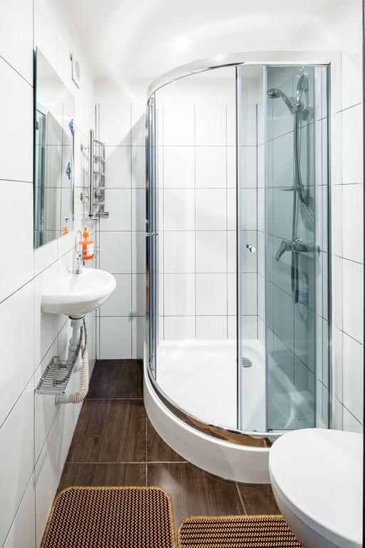 Apartment On Khmelnytskogo Street Львів Екстер'єр фото